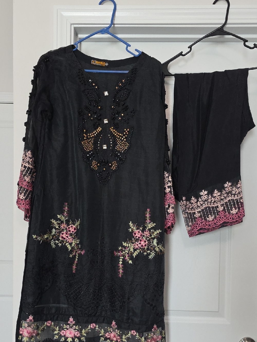 Indian Pakistani Dress- Size M - Embroidered Black Floral Kurta Set